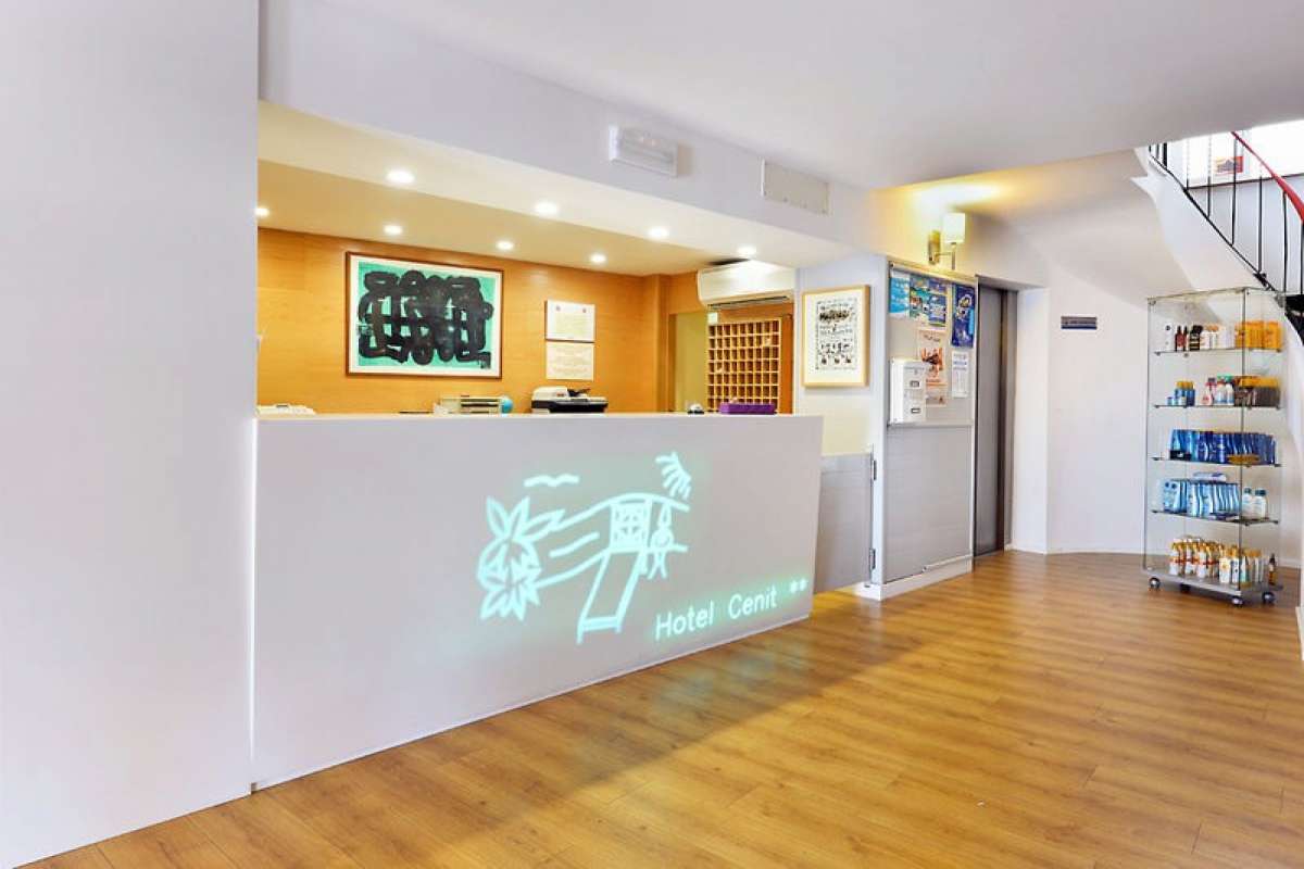 Aparthotel Cenit