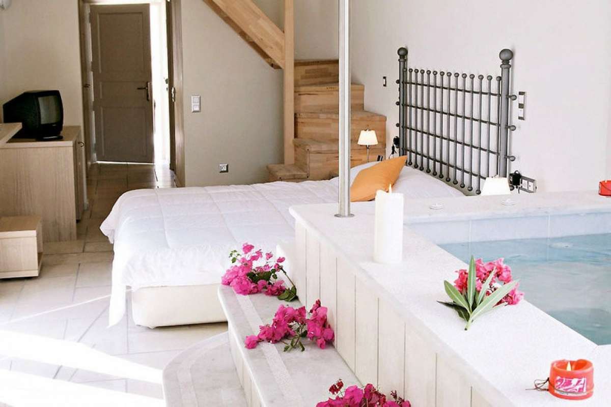 Antinea Suites & Spa - Kamari