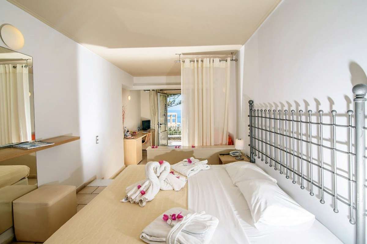 Antinea Suites & Spa - Kamari