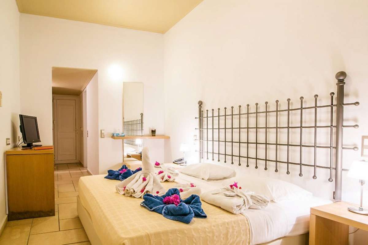 Antinea Suites & Spa - Kamari