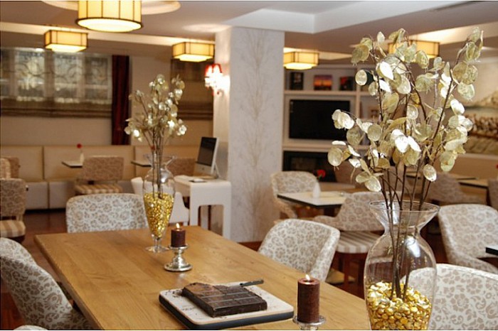 Amira Hotel