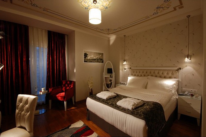 Amira Hotel