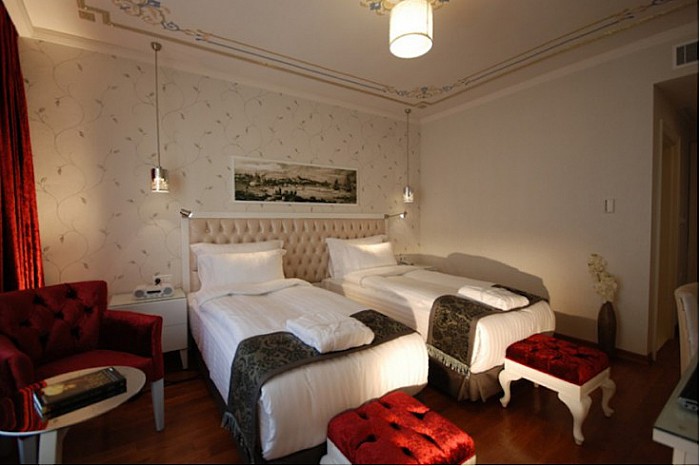 Amira Hotel