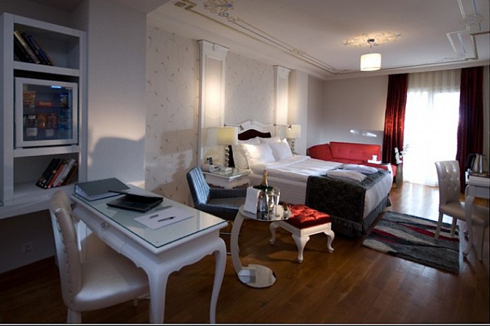 Amira Hotel