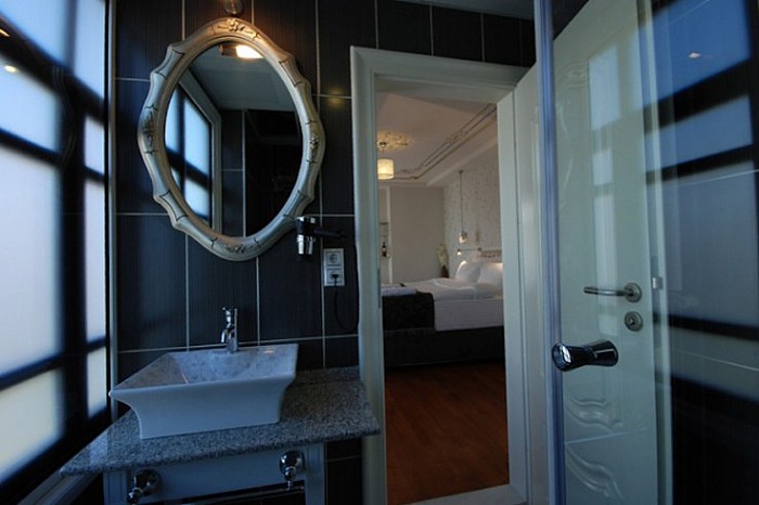 Amira Hotel